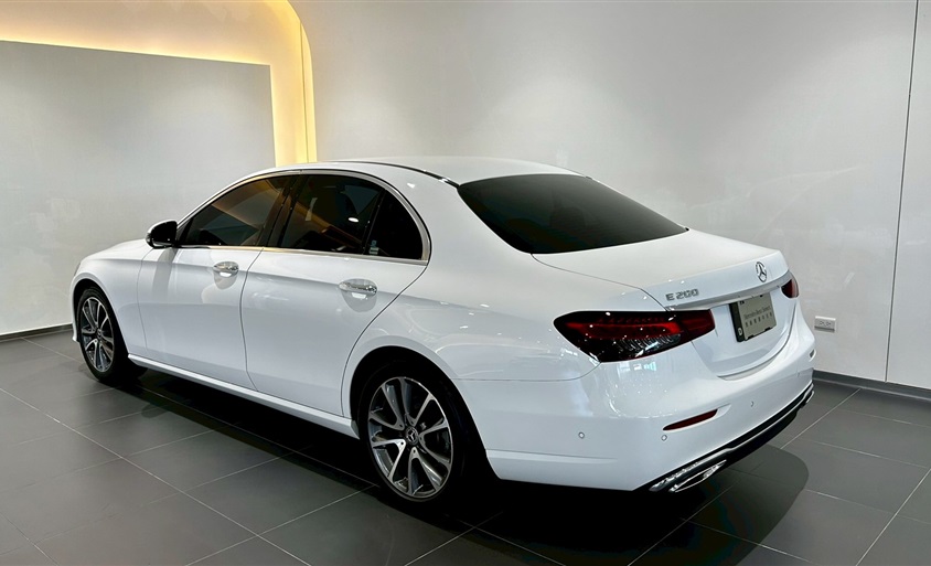 E 200