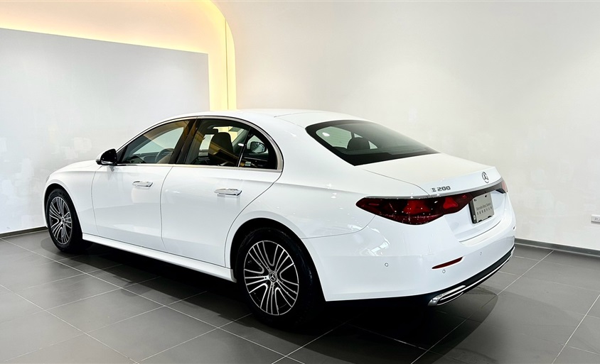 E 200